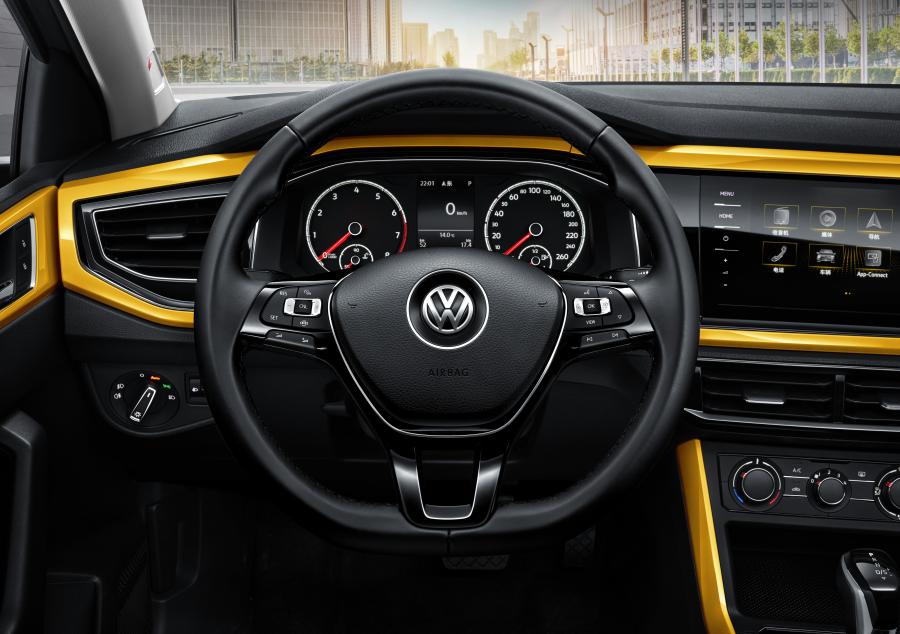 Панель приборов Volkswagen Polo Plus (Typ AW) 2019 года  (CN) (фото 19 из 40)